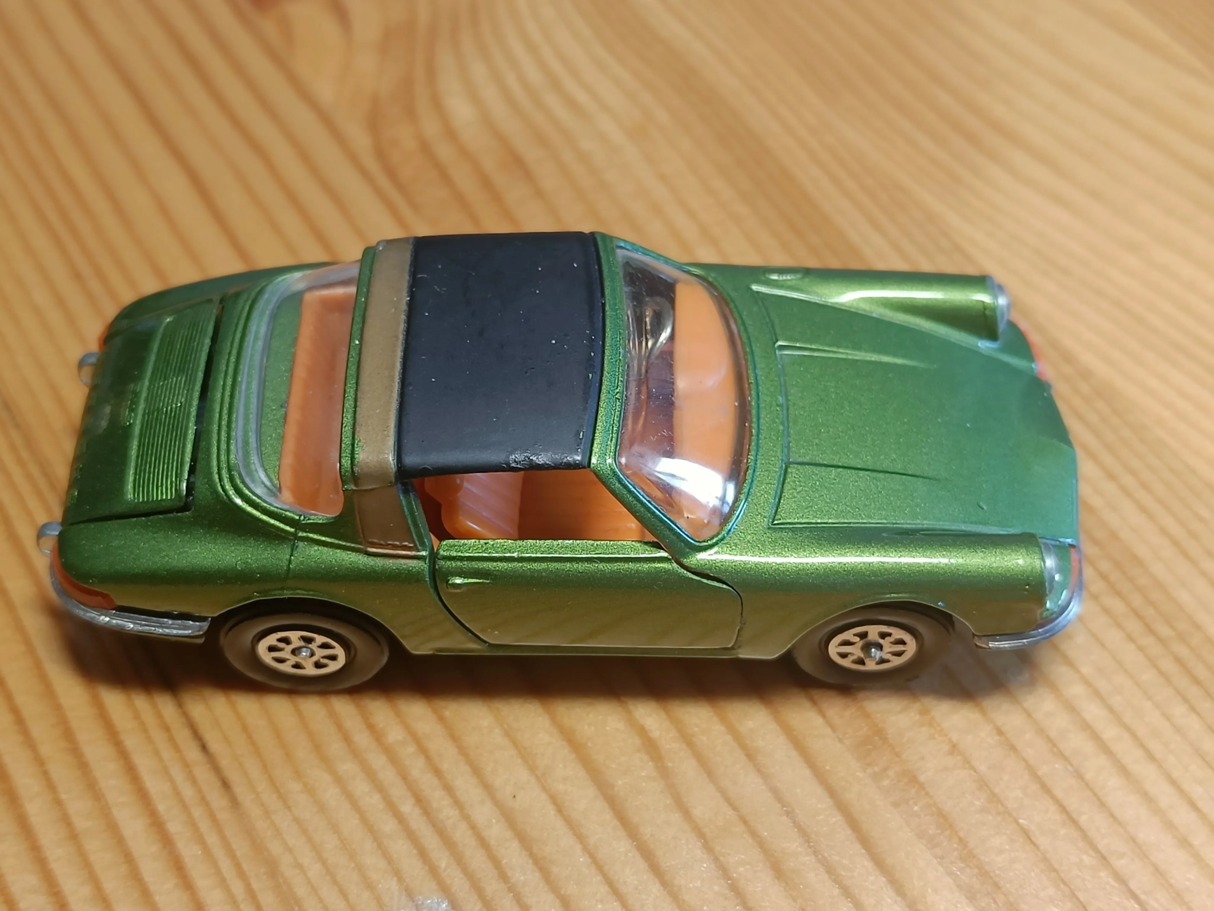 382 Porsche 911S Targa
